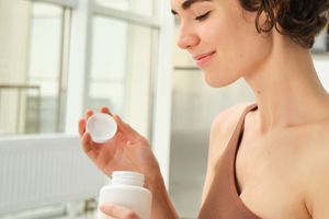 Чому важливо залучити Q-10 coenzyme до догляду за обличчям?