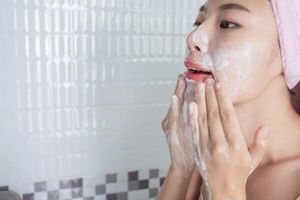 Как очистить кожу без раздражений? Самые эффективные средства для снятия макияжа